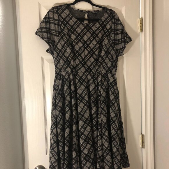 Torrid Black/White Textured Gingham A-Line Dress - Picture 1 of 11